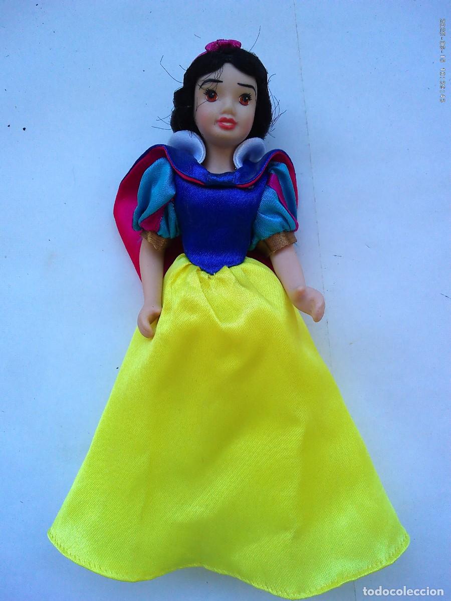 Mu&ntilde;ecas Porcelana: BONITA MU&Ntilde;ECA DE PRINCESA DE DISNEY : BLANCANIEVES . DE PORCELANA Y VESTIDA