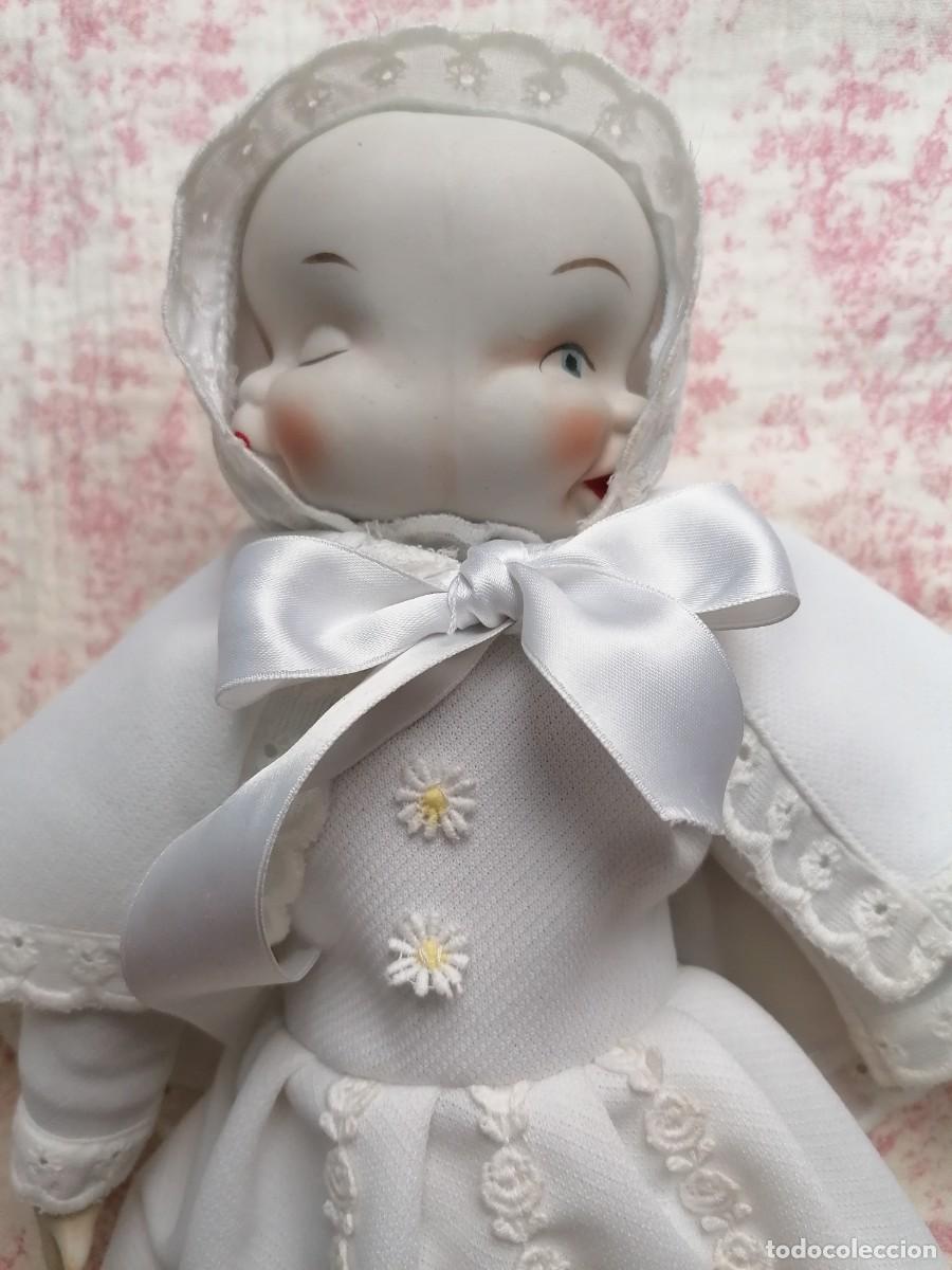 Mu&ntilde;ecas Porcelana: Mu&ntilde;eco bebe vintage con 3 caras