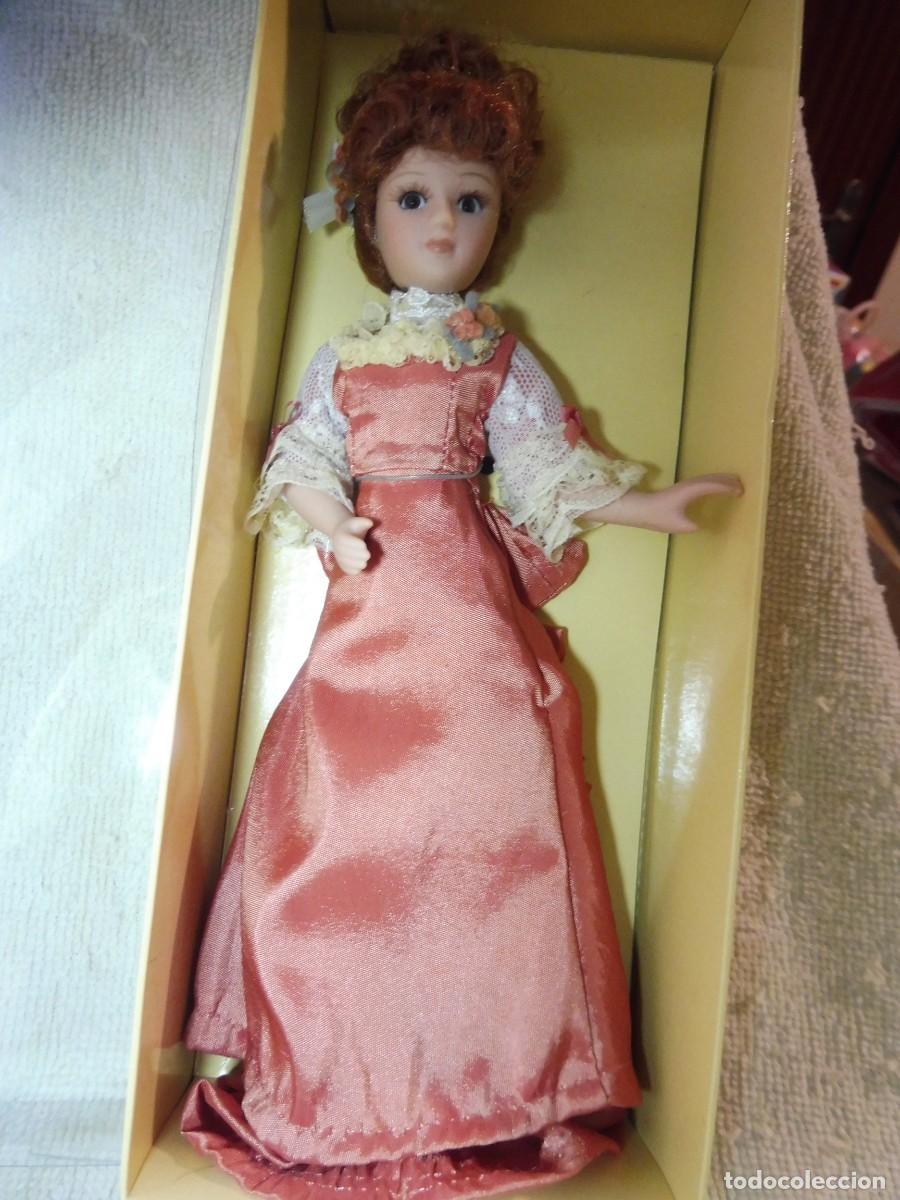 Mu&ntilde;ecas Porcelana: Mu&ntilde;eca articulada de porcelana Damas de &Eacute;poca Catherine Sloper en caja, Planeta de Agostini