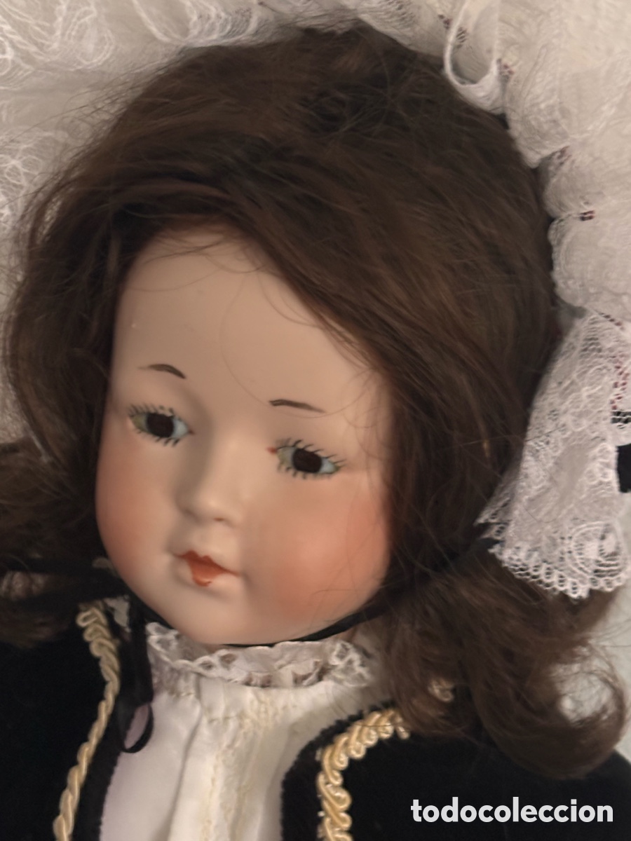 Bambole Porcellana: Mu&ntilde;eca de porcelana con vestido de seda