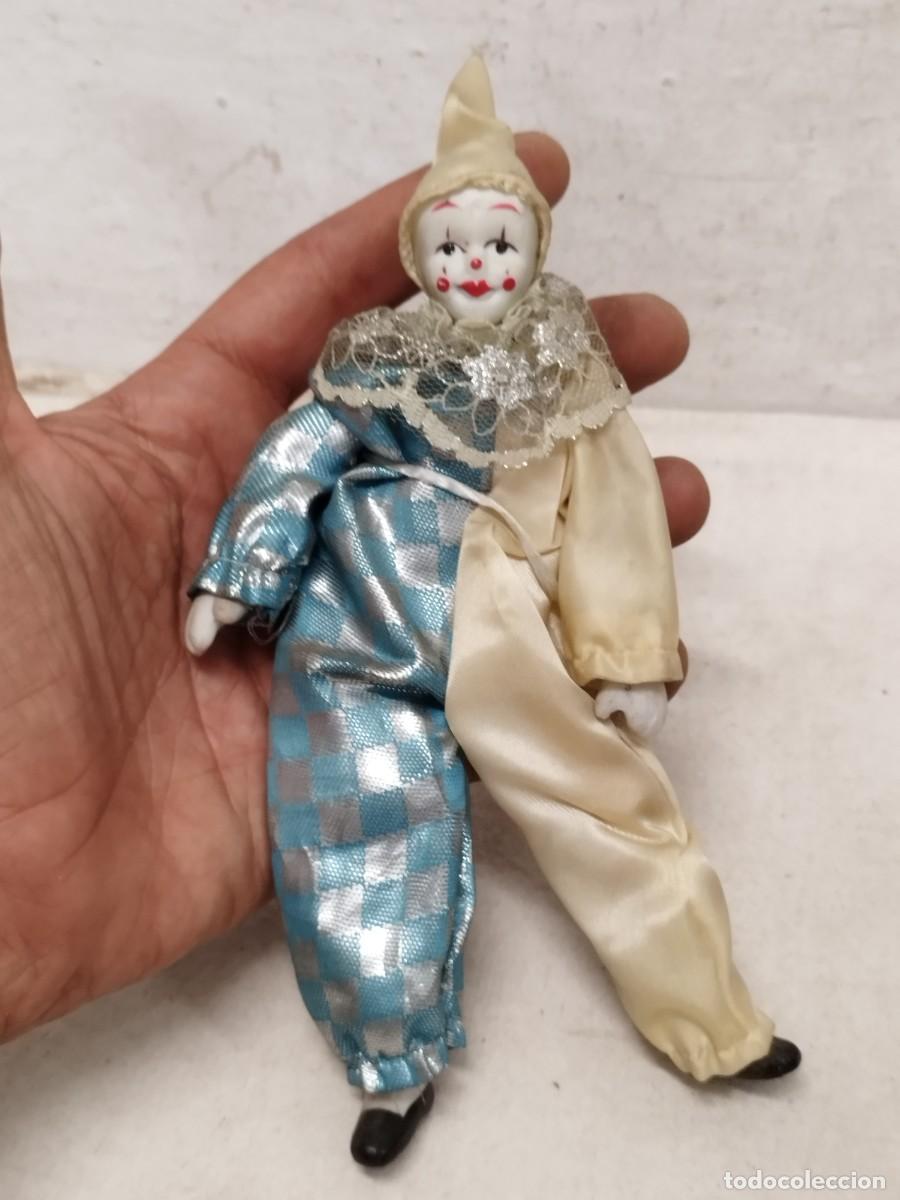 Mu&ntilde;ecas Porcelana: Mu&ntilde;eco figura payaso arlequin cabeza y extremidades de porcelana.