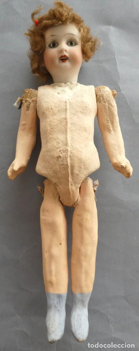 Mu&ntilde;ecas porcelana: ANTIGUA MU&Ntilde;ECA CABEZ DE PORCELANA Y CUERPO DE CART&Oacute;N PIEDRA