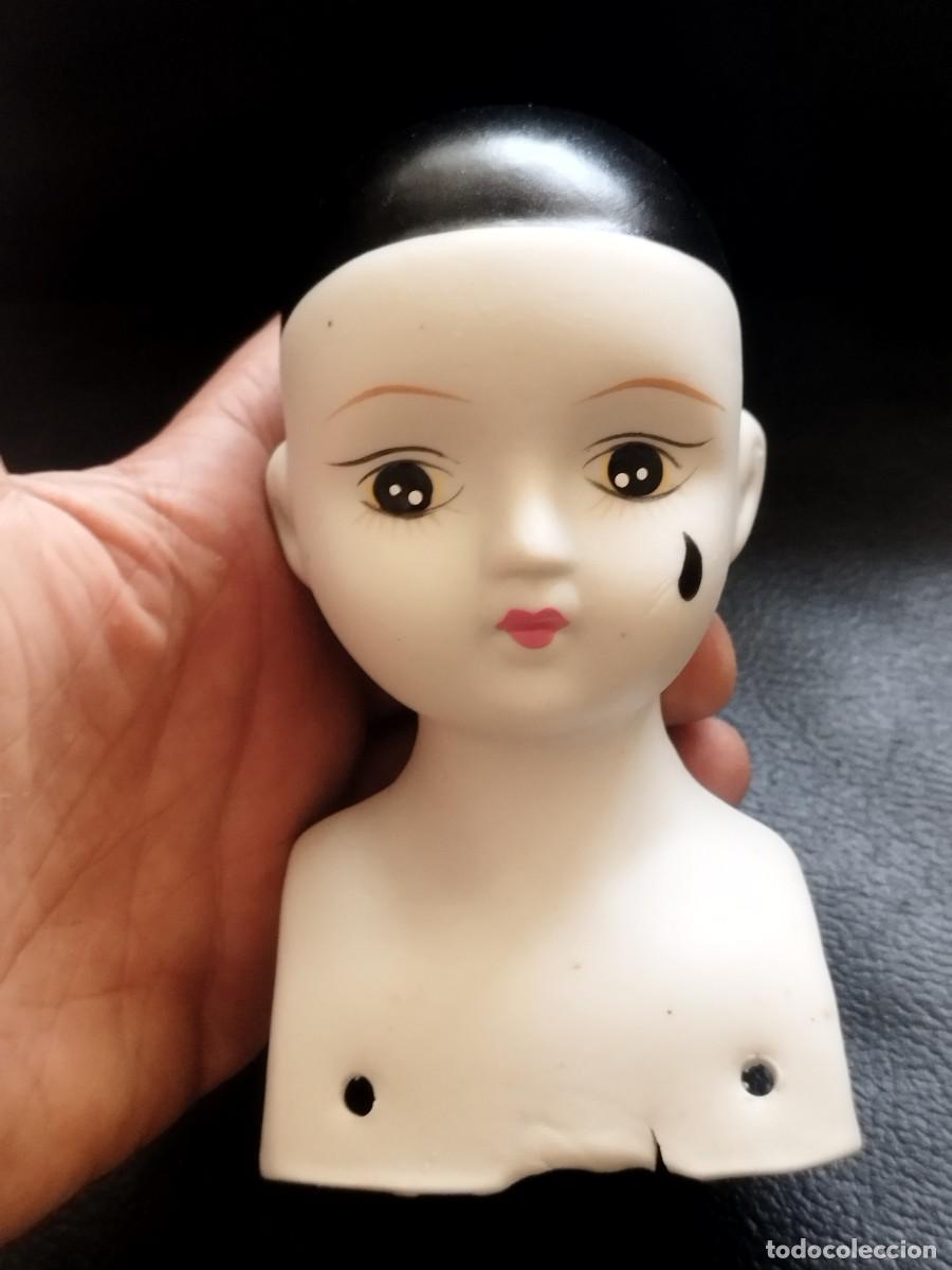 Mu&ntilde;ecas porcelana: Antigua cabeza de porcelana cabeza de mu&ntilde;eca de porcelana tipo Pierrot. Con l&aacute;grima en la mejilla.