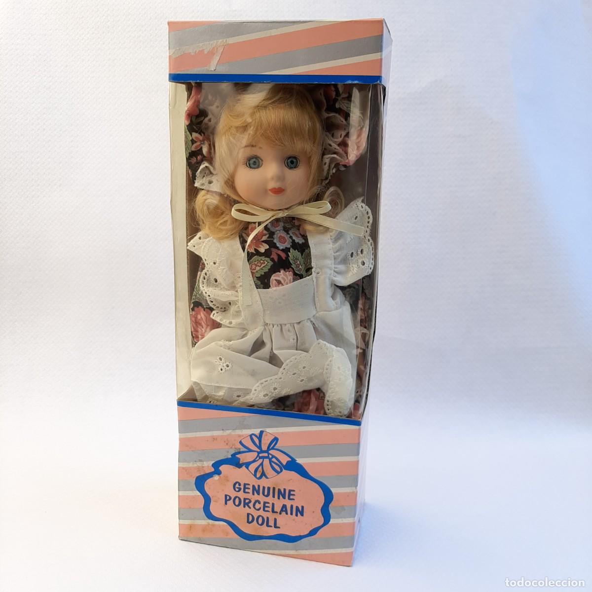 Mu&ntilde;ecas porcelana: Bambola Genuine porcelain doll vintage con scatola originale Oggetto vintage anni 50 altezza cm. 33