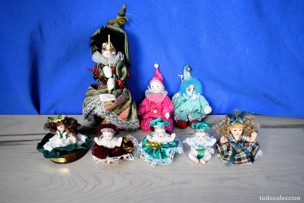 Mu&ntilde;ecas porcelana: Lote de ocho payasos y mu&ntilde;ecas en porcelana