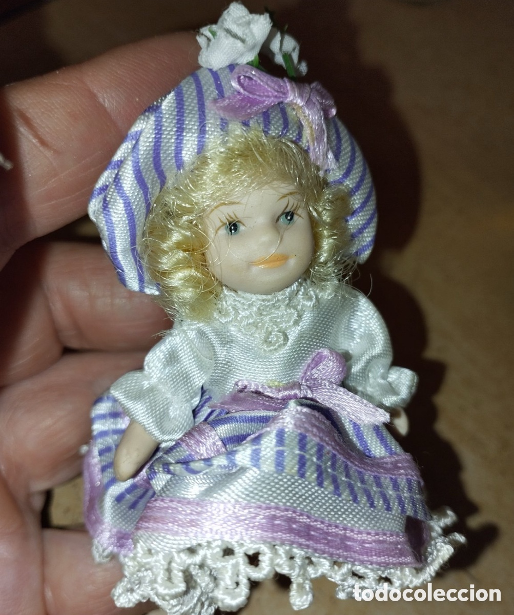 Mu&ntilde;ecas porcelana: Mini mu&ntilde;eca de porcelana de colecci&oacute;n 7 cm &mdash; Alemania &mdash; Con vestido y sombrero