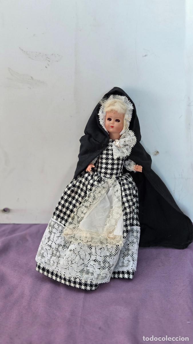 Mu&ntilde;ecas porcelana: mu&ntilde;eca antigua peque&ntilde;a