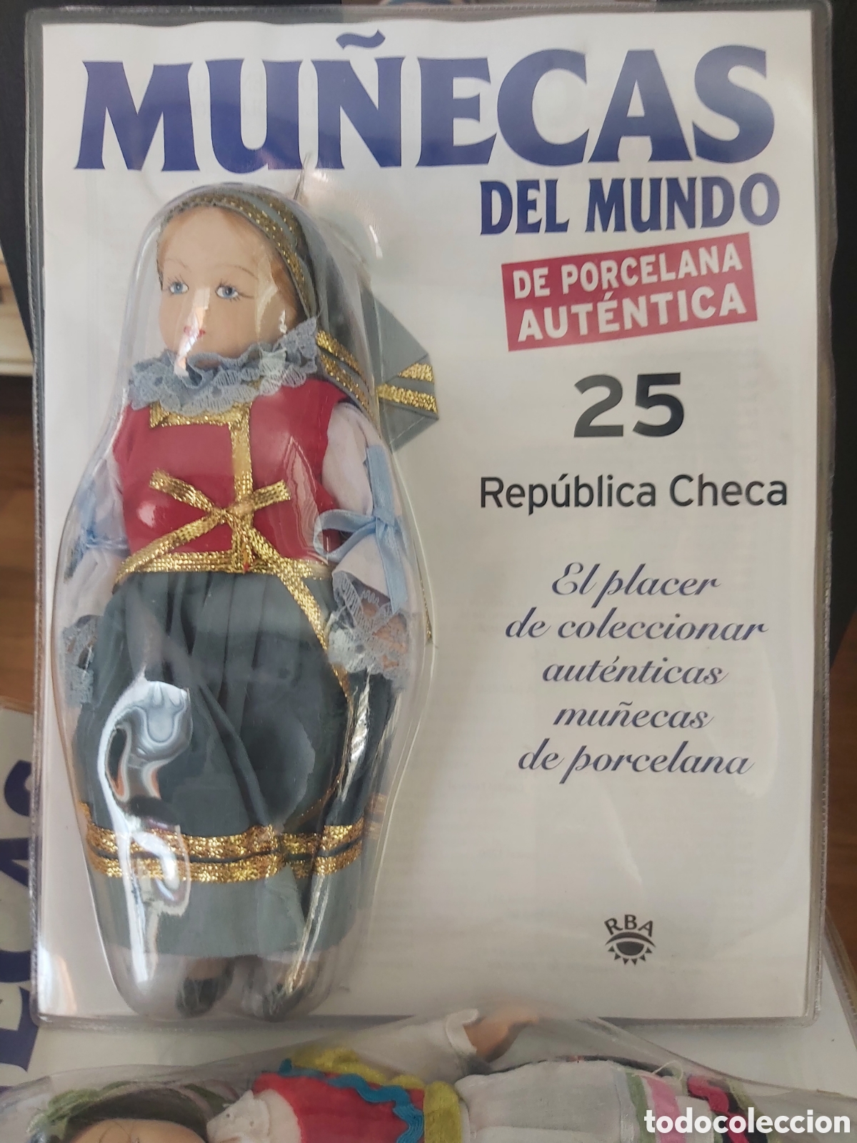 Mu&ntilde;ecas porcelana: Mu&ntilde;eca de porcelana, creada por RBA, en perfecto estado y en su estuche