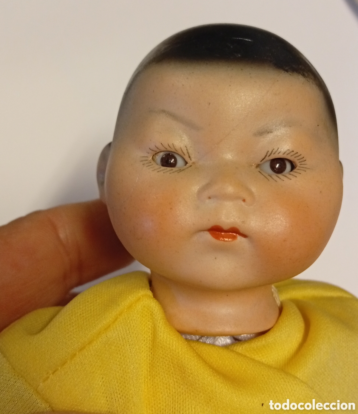 Mu&ntilde;ecas porcelana: Preciosa vieja mu&ntilde;eca oriental de colecci&oacute;n cabeza de porcelana