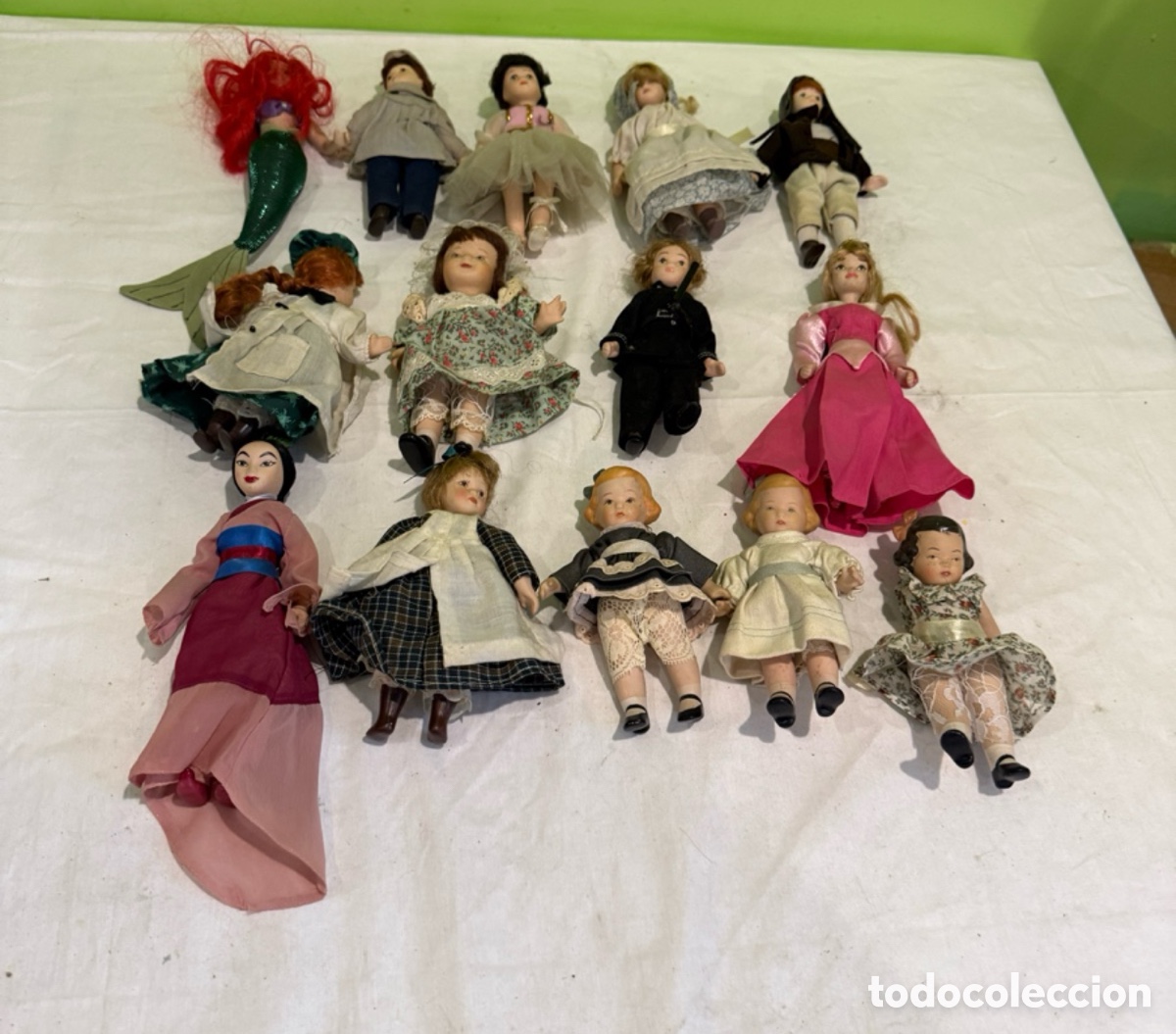 Mu&ntilde;ecas porcelana: Lote 15 mu&ntilde;ecas miniatura de porcelana &ndash; casa de mu&ntilde;ecas &ndash; a&ntilde;os 80&ndash;90.(lote C).