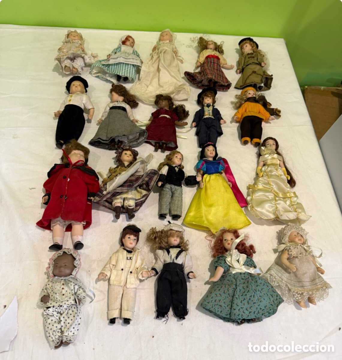 Bonecas Porcelana: Lote 20 mu&ntilde;ecas miniatura de porcelana &ndash; casa de mu&ntilde;ecas &ndash; a&ntilde;os 80&ndash;90 (Lote B)