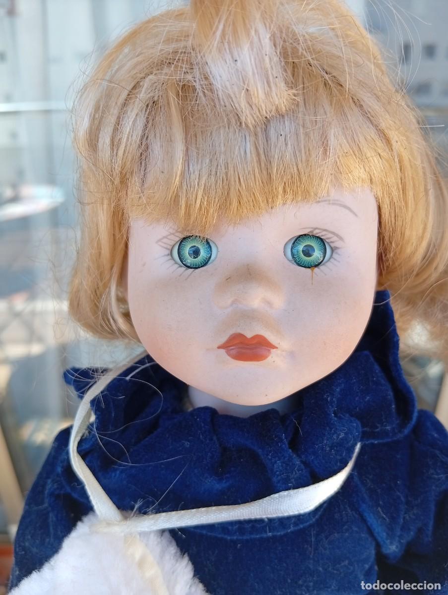 Mu&ntilde;ecas porcelana: Mu&ntilde;eca de porcelana de colecci&oacute;n, no jugada. siempre en vitrina