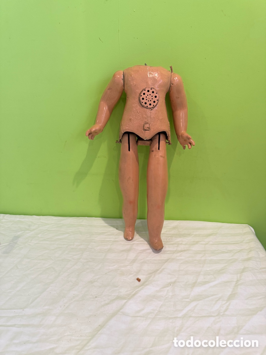 Porzellanpuppen: Cuerpo de mu&ntilde;eca andadora de cart&oacute;n piedra y madera &ndash; Finales XIX, principios XX