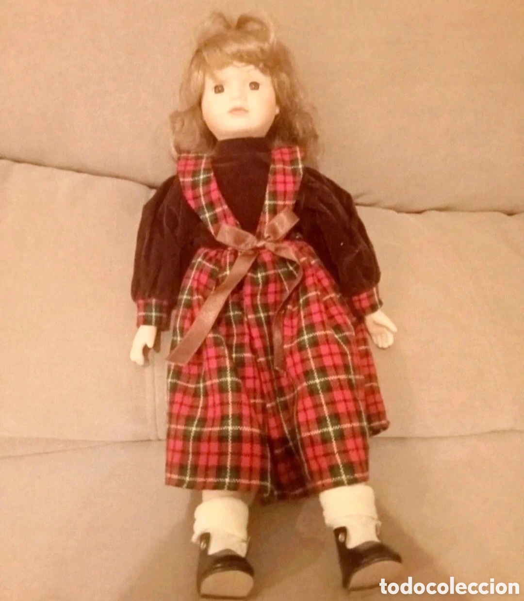 Mu&ntilde;ecas porcelana: Mu&ntilde;eca de pircelana Christine Symphony Dolls a&ntilde;os 80/90 vedtido de cuadros escoceses de 40 cms