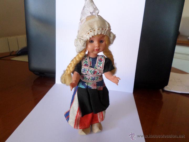 Dolls: MU&Ntilde;ECA  VESTIDA DE HOLANDESA