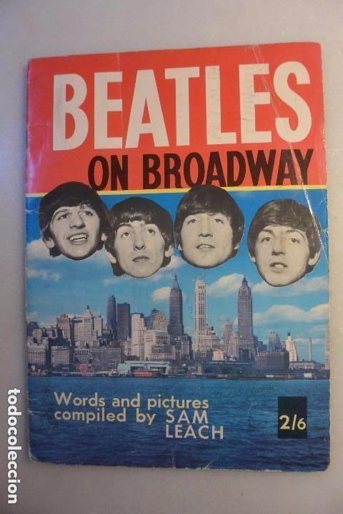 Cat&aacute;logos de M&uacute;sica: BEATLES ON THE BROADWAY. WORDS AND PICTURES BY SAM LEACH. 1964