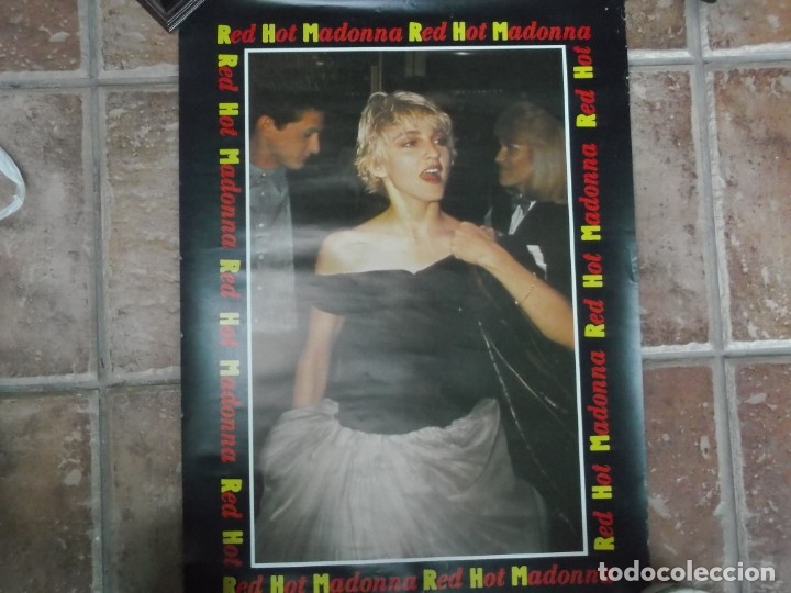 Cat&aacute;logos de M&uacute;sica: ANTIGUO CARTEL DE MADONNA-RED HOT MADONNA-MEDIDAS: 67 X 47,5 CMS