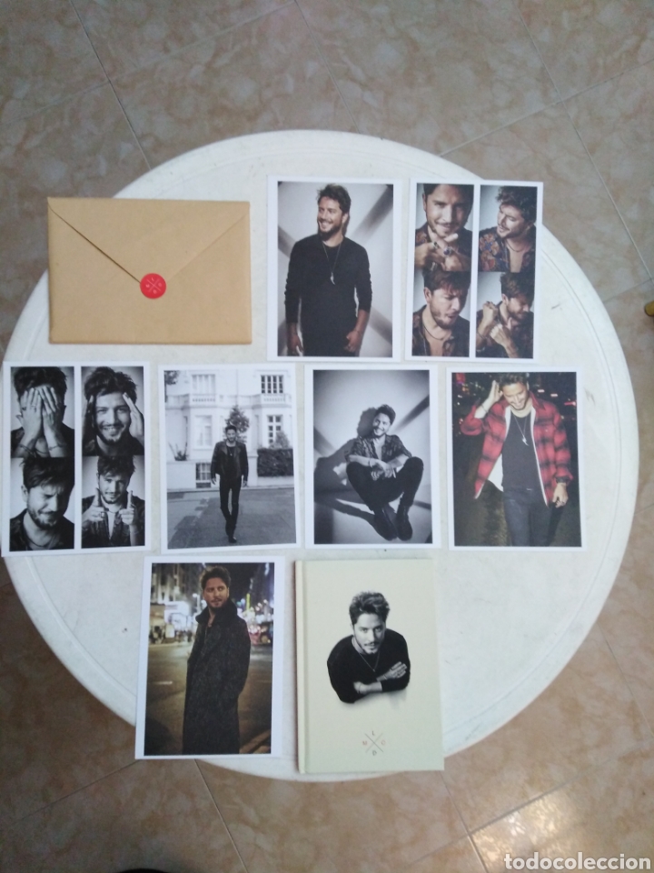 Cat&aacute;logos de M&uacute;sica: Lote de Manuel carrasco ( libro + sobre con 7 fotos en cartulina )