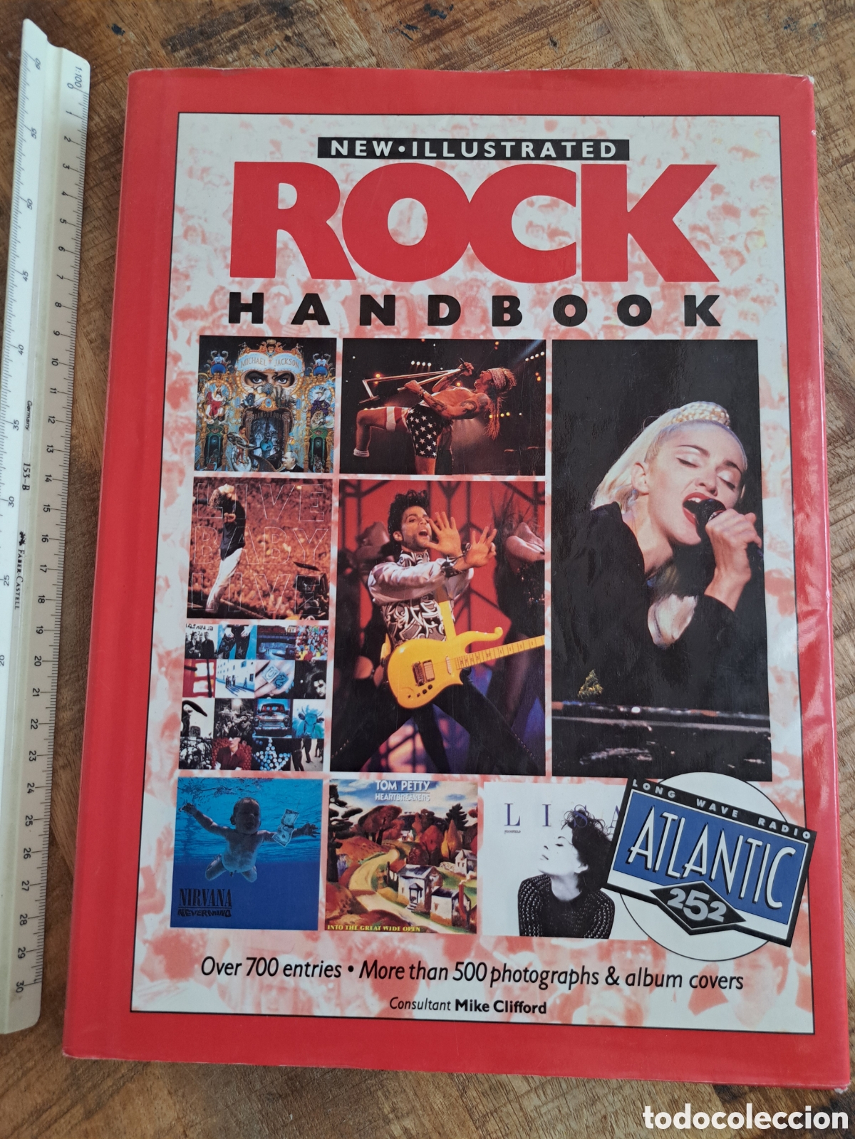 Cat&aacute;logos de m&uacute;sica: Jml. New Illustrated. Rock handbook. Mike clifford. Long wave radio Atlantic 252. Ted Smart. 1992. T