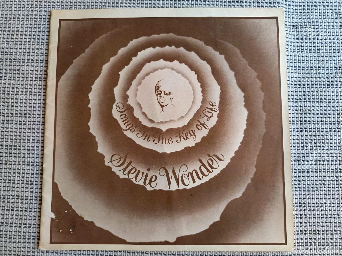 Cat&aacute;logos de m&uacute;sica: Revista asociada a un disco de Stevie Wonder.