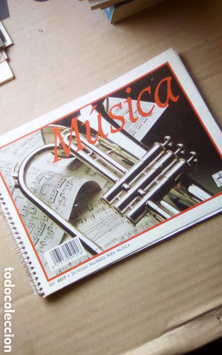 Cat&aacute;logos de m&uacute;sica: Cuaderno de m&uacute;sica Centauro, ref. 0517. 20 Hojas pautado para m&uacute;sica. Tiene tres usadas.