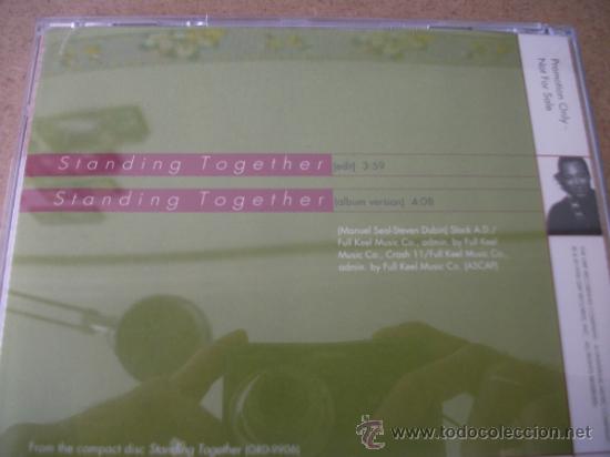 CDs de m&uacute;sica: CD SINGLE DE GEORGE BENSON, STANDING TOGETHER, DOS VERSIONES, A&Ntilde;O 1998 - Foto 2
