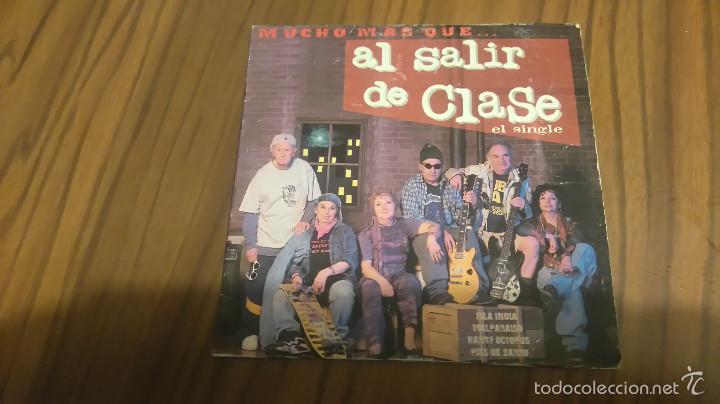 CD de M&uacute;sica: MUCHO M&Aacute;S QUE AL SALIR DE CLASE. EL SINGLE. CD PROMO EN CART&Oacute;N. CD BUEN ESTADO. CART&Oacute;N ALGO DESGASTA