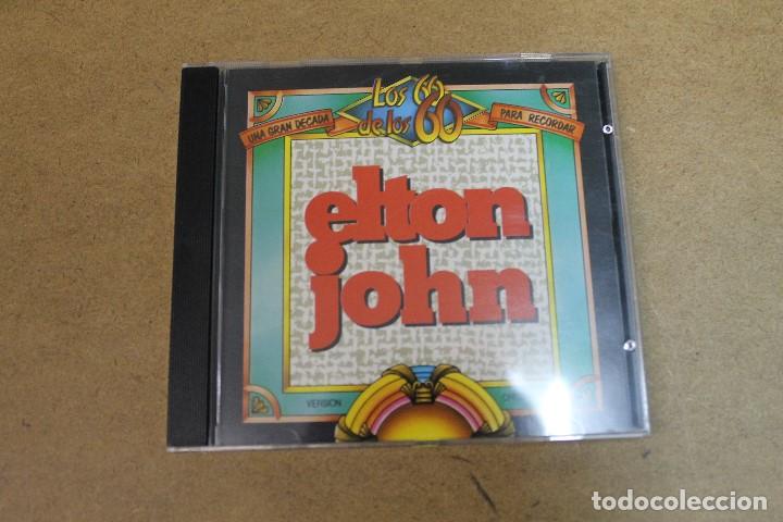 CDs de m&uacute;sica: CD UNA ELTON JOHN UNA GRAN DECADA LOS 60 PARA RECORDAR - Foto 1