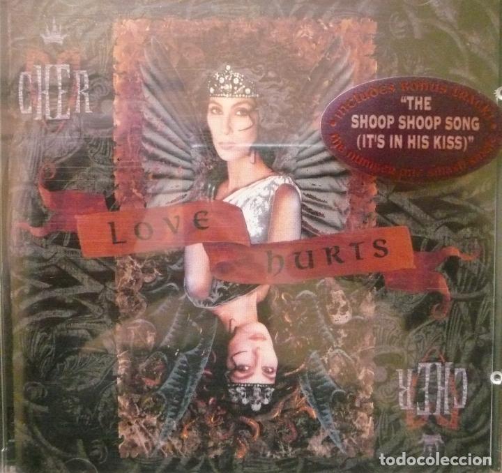 CDs de m&uacute;sica: CHER / LOVE HURTS / CD - Foto 1