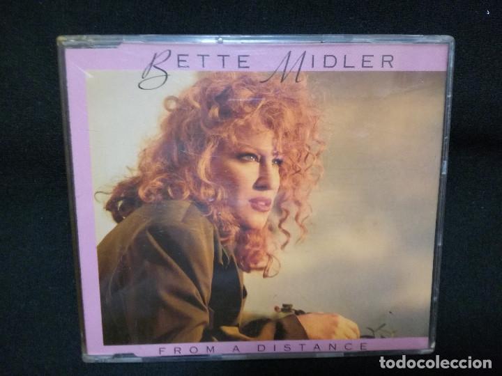 CDs de m&uacute;sica: CD MAXI - BETTE MIDLER - FROM A DISTANCE - Foto 1