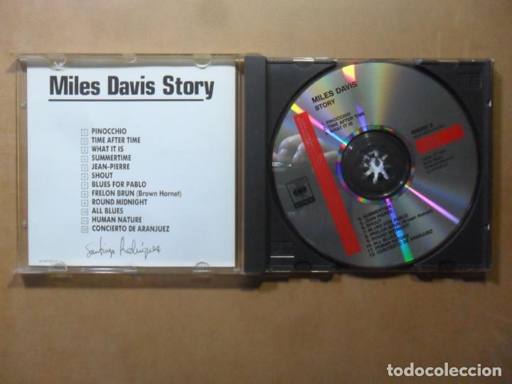 CDs de m&uacute;sica: CD - MILES DAVIS - STORY - CBS - 1991 - Foto 2