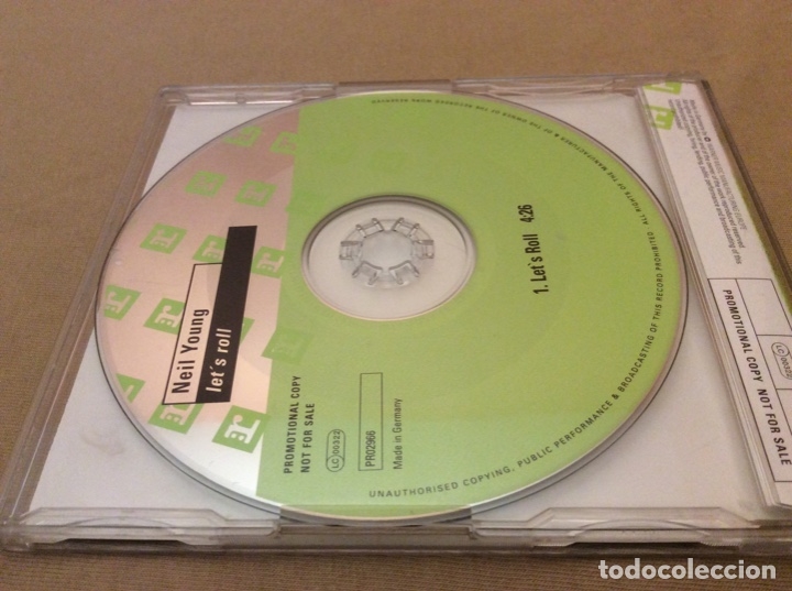 CDs de m&uacute;sica: NEIL YOUNG / Let&acute;s roll (CD Single). Promocional. - Foto 2