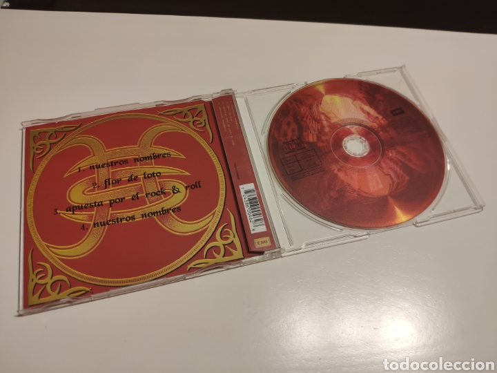 CDs de m&uacute;sica: Nuestros nombres. H&eacute;roes del silencio - Foto 2