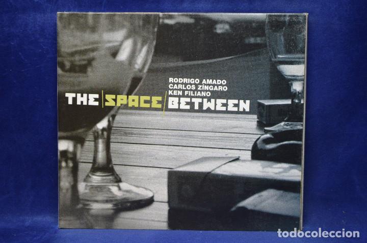 CDs de m&uacute;sica: AMADO, Z&Iacute;NGARO, FILIANO - THE SPACE BETWEEN - CD - Foto 1