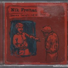 CDs de Música: NIK FREITAS - HERES LAUGHING AT YOU / CD ALBUM DE 2002 RF-3947. Lote 190690126