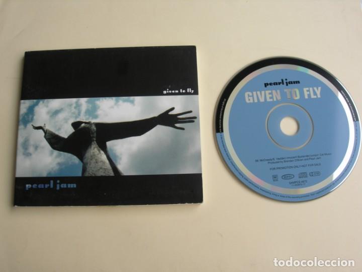 CDs de m&uacute;sica: GIVEN TO FLY PEARL JAM CD SINGLE - Foto 1