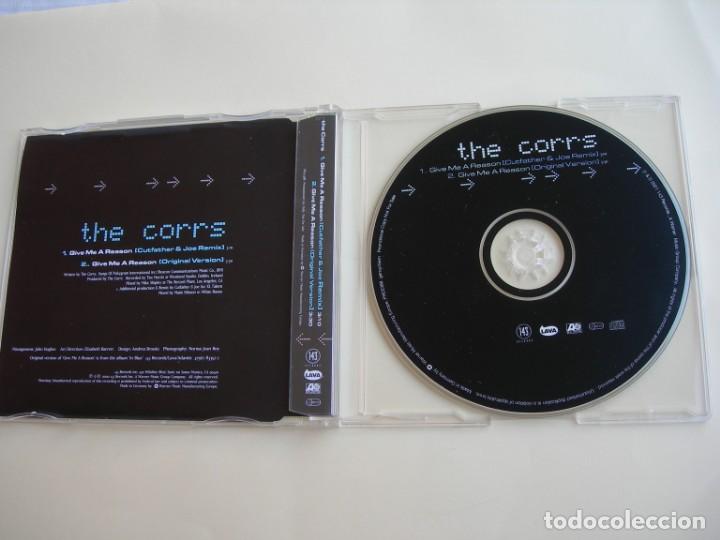 CDs de m&uacute;sica: THE CORRS GIVE ME A REASON 2 VERSIONES CD SINGLE - Foto 2