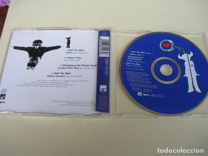 CDs de m&uacute;sica: JAMIROQUAI HALF THE MAN 2 VERSIONES + 2 CD SINGLE - Foto 2
