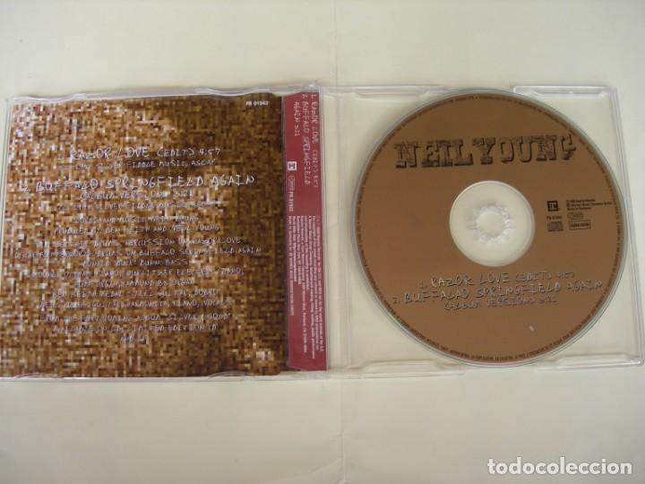 CDs de m&uacute;sica: NEIL YOUNG RAZOR LOVE +1 CD SINGLE - Foto 2