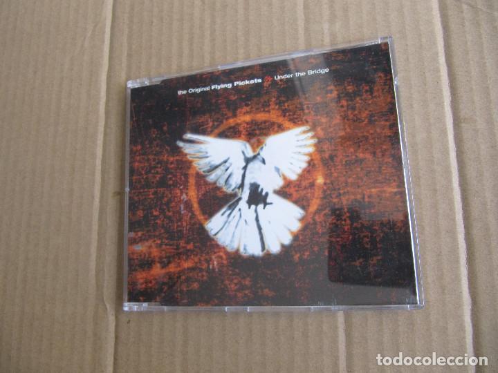 CDs de m&uacute;sica: FLYING PICKETS - UNDER THE BRIDGE - Foto 1
