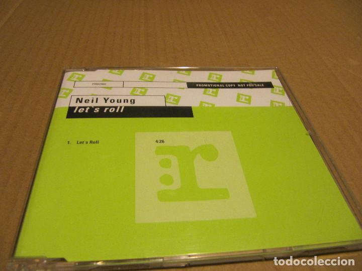 CDs de m&uacute;sica: NEIL YOUNG / Let&acute;s roll (CD Single) - Foto 1