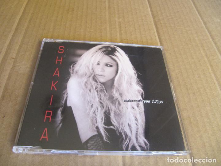 CDs de m&uacute;sica: SHAKIRA / UNDERNEATH YOUR CLOTHES - Foto 1