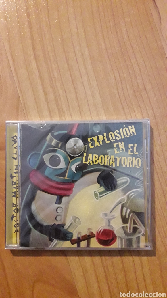 Music CDs: DOCTOR MART&Iacute;N CLAVO. EXPLOSI&Oacute;N EN EL LABORATORIO. A&Uacute;N RETRACTILADO