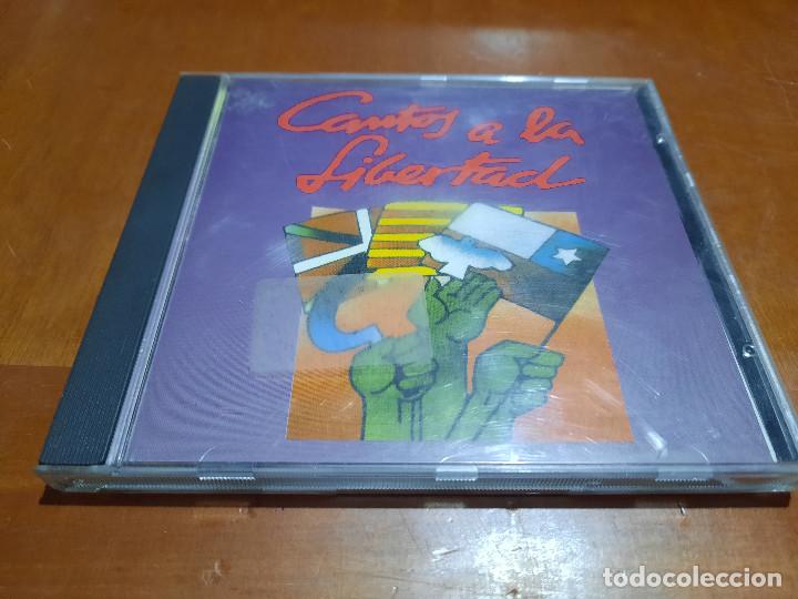 Musik-CDs: CANTOS A LA LIBERTAD. VARIOS AUTORES. CD EN BUEN ESTADO CON 13 TEMAS. DIFICIL