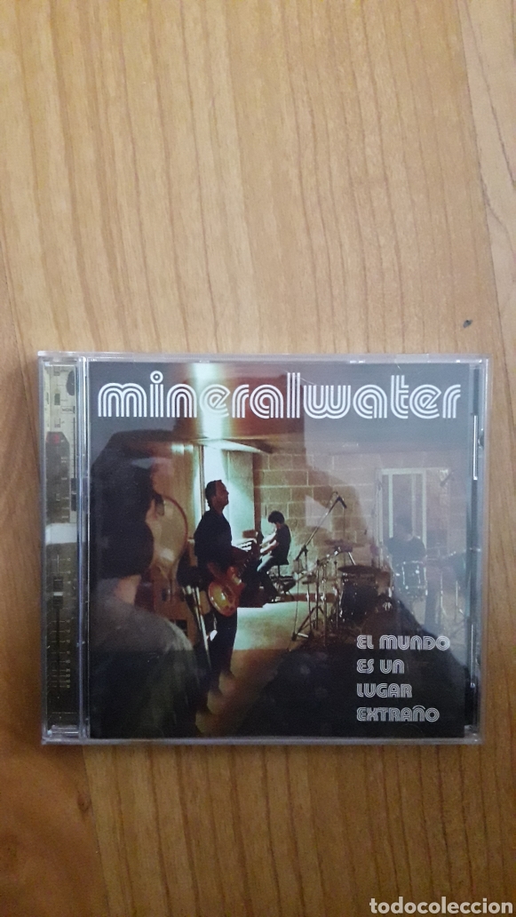 CD di Musica: MINERALWATER. EL MUNDO ES UN LUGAR EXTRA&Ntilde;O