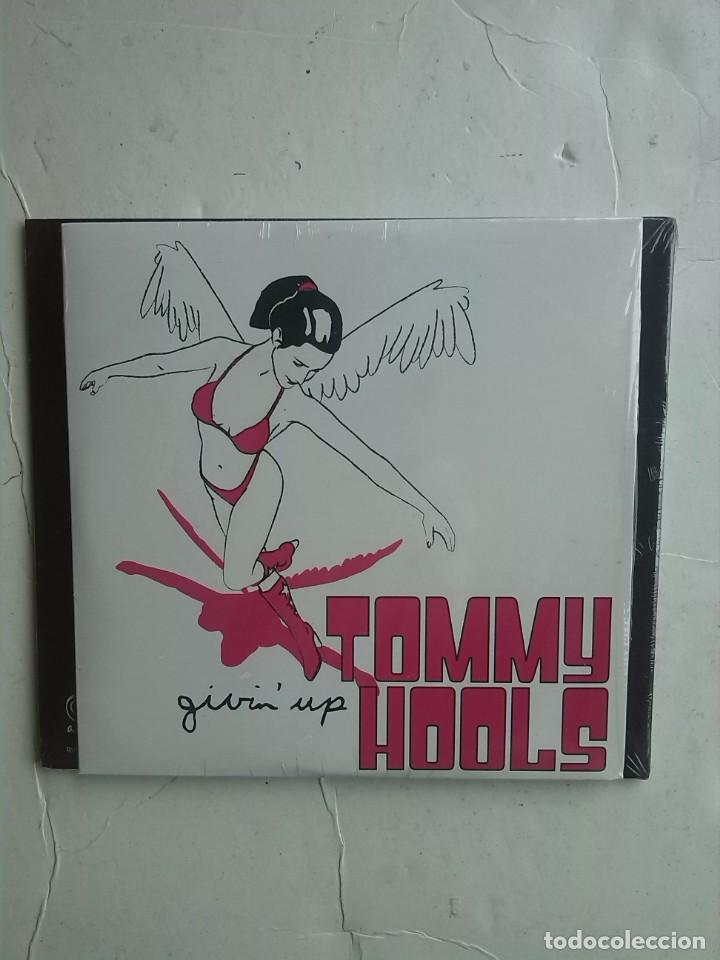 CDs de m&uacute;sica: TOMMY HOOLS - GIVIN&acute; UP CD SINGLE - Foto 1