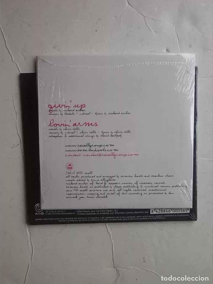 CDs de m&uacute;sica: TOMMY HOOLS - GIVIN&acute; UP CD SINGLE - Foto 2