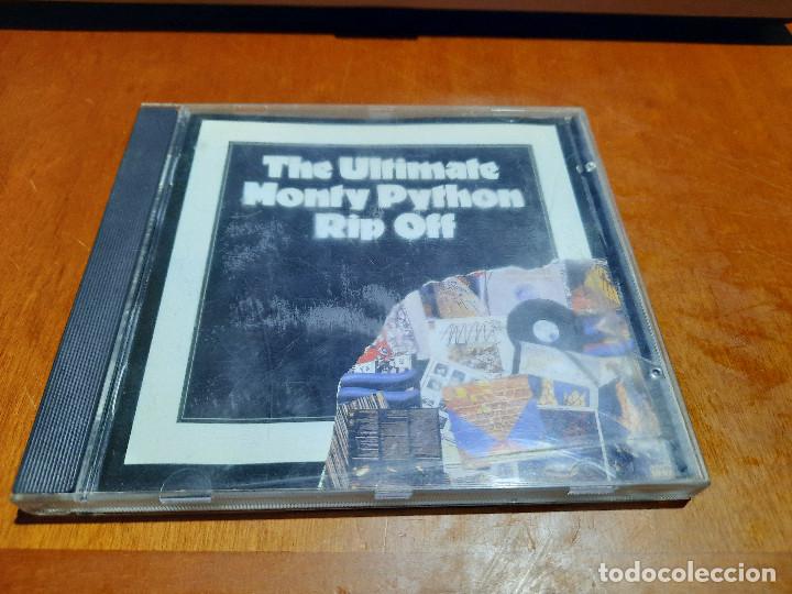CD de M&uacute;sica: THE ULTIMATE MONTY PYTHON RIP OFF. BANDA SONORA. CD EN BUEN ESTADO CON 29 TEMAS.