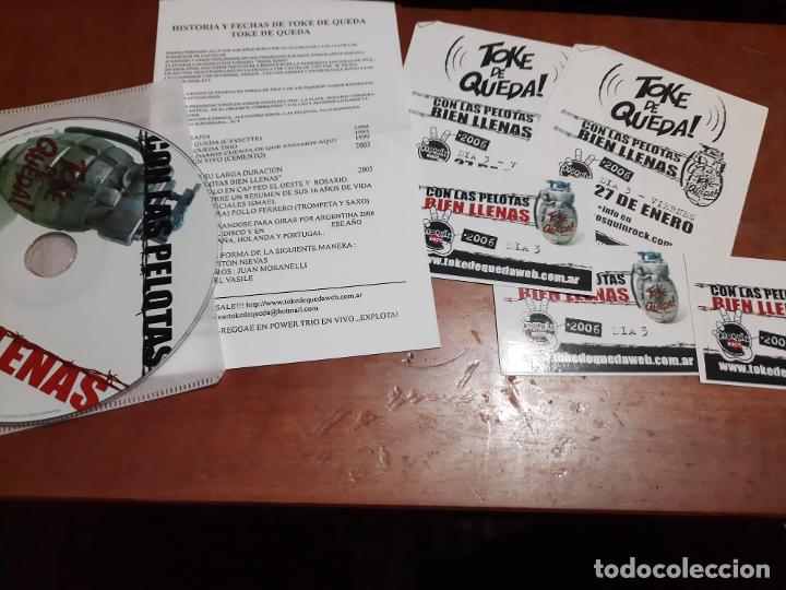 Music CDs: TOKE DE QUEDA. CON LAS PELOTAS BIEN LLENAS. CD PROMO CON HOJA DE PROMO + 3 PEGATINAS. DIFICIL