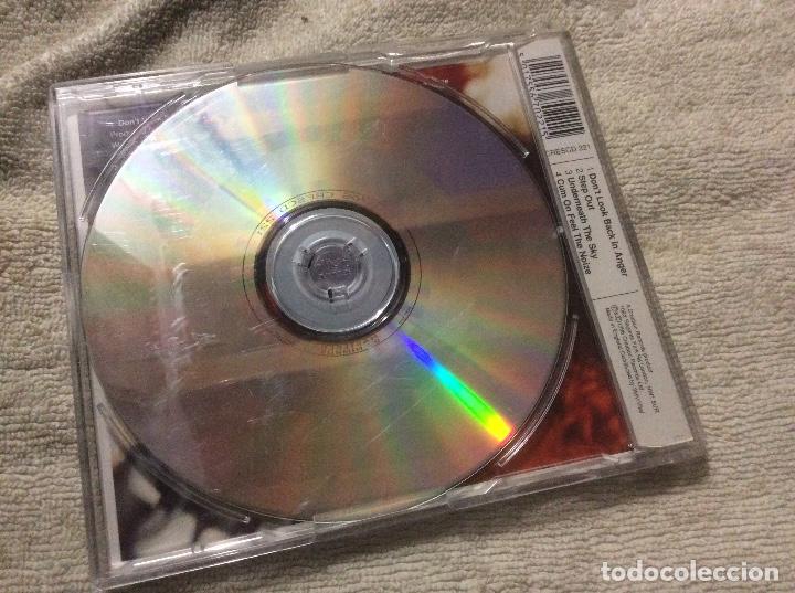 CDs de m&uacute;sica: OASIS -Don&acute;t look back in anger / Step out - Foto 3